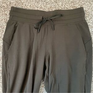 Lululemon olive green sweatpants size 6